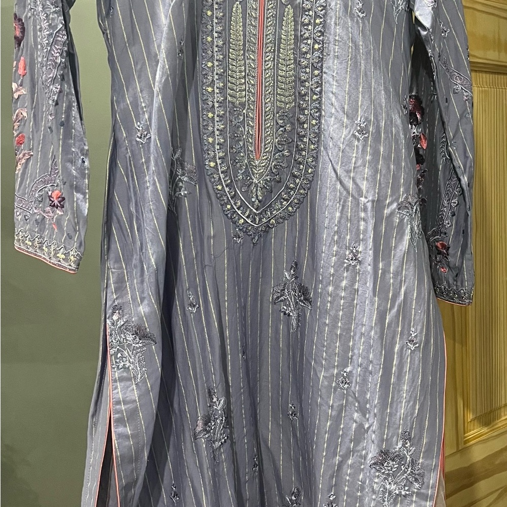 Beautiful zara shahjahan dress never worn brand new